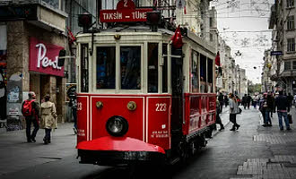 Красный трамвай на Истикляль - можно ли проехать и сделать фото?