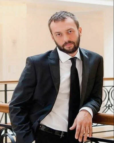 Турция актер Окан Ялабык фото 2022