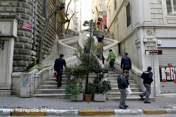 фото Лестница Камондо в Стамбуле 