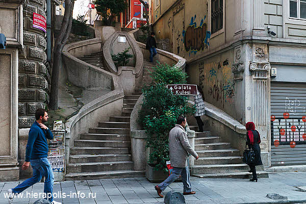 фото Лестница Камондо в Стамбуле 