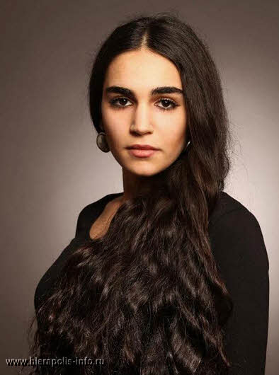  фотографии турецкой актрисы Сахра Саш
