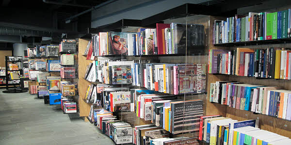 Robinson Crusoe 389 - Лучшие книжные магазины в Стамбуле