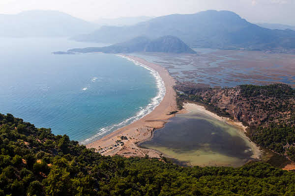 Пляж Изтузу около города Дальян в Турции