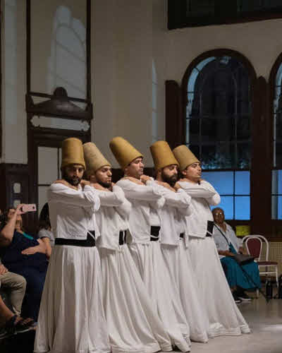 Танцы монахов-дервишей в Стамбуле в Сиркеджи 