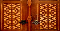 Дверь в     мечеть Фируз Ага