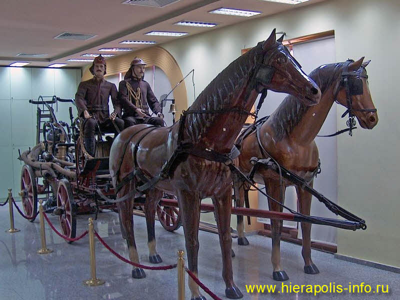 конная тяга помпы в музее пожарных в Стамбуле