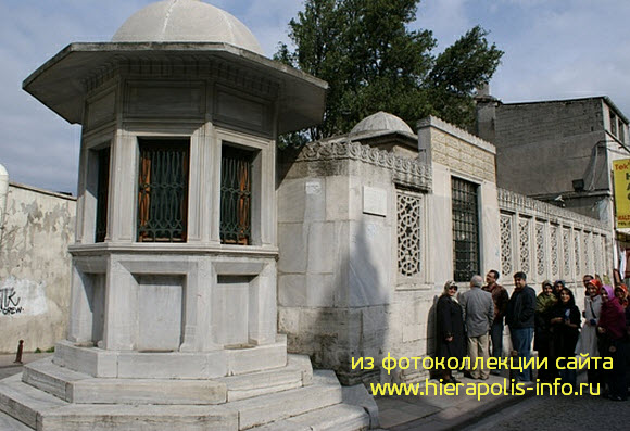 Вид на мавзолей Мимара Синана