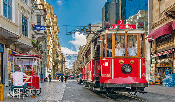 Старый трамвай в Стамбуле
